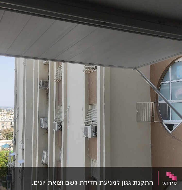 גגון אלומיניום עם תמיכה חיצונית